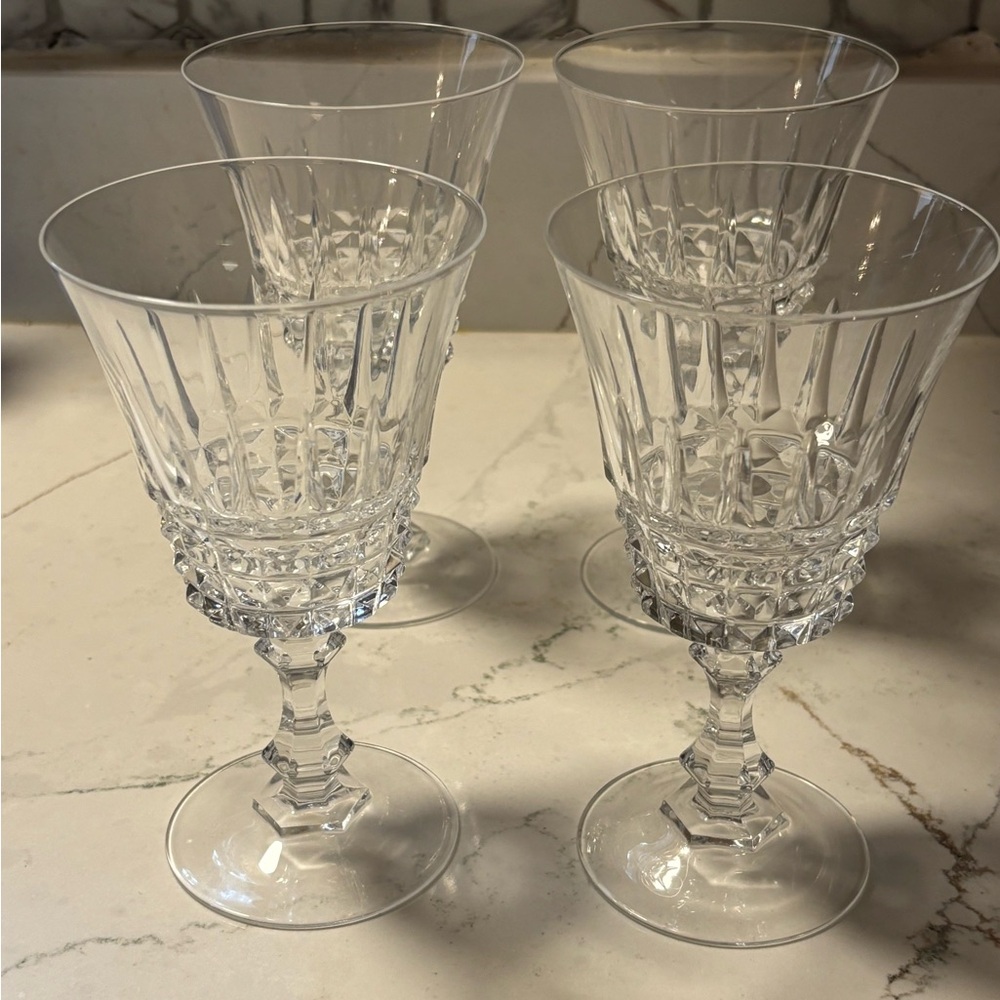 Elegant Crystal Wine Glass Set
